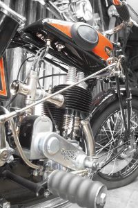 Rost, elektronische Schäden oder Stockflecken: All dies kann im Winterlager des Motorrades durch ein Übermaß an Feuchtigkeit entstehen. Foto: djd/ThoMar