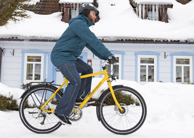 Mit Spikesreifen ist man auf Schnee und vor allem auch auf Eis sicher unterwegs. Wer im Winter viel radelt, sollte die Anschaffung der Schneereifen ernsthaft in Erwägung ziehen.
