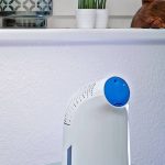 Schon für wenig Geld gibt es wirksame Luftentfeuchter, die der Raumluft überschüssige Feuchtigkeit entziehen.