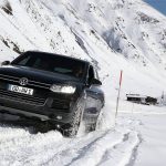 Für Fahrzeuge der oberen Mittelklasse, für Kompakt-SUVs, Groß-SUVs, Vans und auch Maxi-Vans gibt es spezielle Schneeketten.