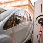 Gerade für Kurzstreckenfahrer sind E-Autos mittlerweile eine wirtschaftlich interessante Alternative zu Fahrzeugen mit Verbrennungsmotoren.