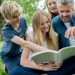 Die meisten Eltern in Deutschland fördern ihre Kinder nach Kräften - bei der Vorsorge für den Fall eines Unfalls oder einer schweren Erkrankung des Nachwuchses gibt es allerdings Defizite.