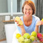 Neue Energie: Eine basische Ernährung mit frischem Obst kann ausgleichend wirken, wenn der Organismus mit Säure belastet ist.