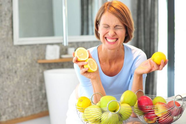 Neue Energie: Eine basische Ernährung mit frischem Obst kann ausgleichend wirken, wenn der Organismus mit Säure belastet ist.