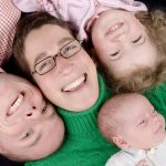 Wenn die Familie wächst, steigen auch die Kosten. Umso wichtiger ist für junge Familien ein gutes Haushalten mit dem verfügbaren Einkommen.