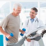 Sport und Bewegung beugen Herzerkrankungen vor. Wer neu ins Training einsteigen will, sollte sich vorher ärztlich beraten lassen.