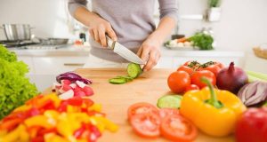 Frisches Gemüse und knackiges Obst sind die Grundlage einer basischen Ernährung.