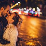 Bei diesem Date hat es offensichtlich gefunkt: Aber wer spricht jetzt zu später Stunde das Thema Sex an?