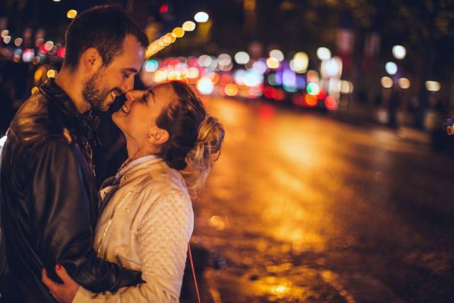 erstes date Bei diesem Date hat es offensichtlich gefunkt: Aber wer spricht jetzt zu später Stunde das Thema Sex an?