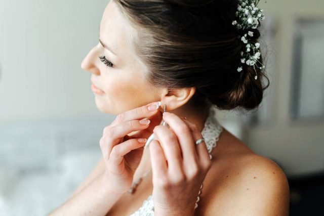 hochzeit vorbereitung Neben Frisur, Kleid und Make-up ist auch ein schöner Teint entscheidend für das Aussehen der Braut.