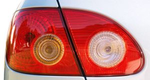 Wer falsch blinkt, erhöht das Unfallrisiko und kann zur Kasse gebeten werden.