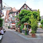 Die Städte entlang der Deutschen Fachwerkstraße - hier etwa Besigheim - bieten nicht nur prachtvolle Fachwerkhäuser, sondern auch viele Möglichkeiten, regionale Spezialitäten kennenzulernen.