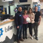 Übergabe des 250€-Gutscheins für den Bike Store Haßfurt