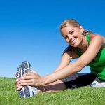 Wichtig für gesunde Sporteinheiten: Vorheriges Aufwärmen und anschließendes Cool-Down mit Dehnübungen müssen sein.