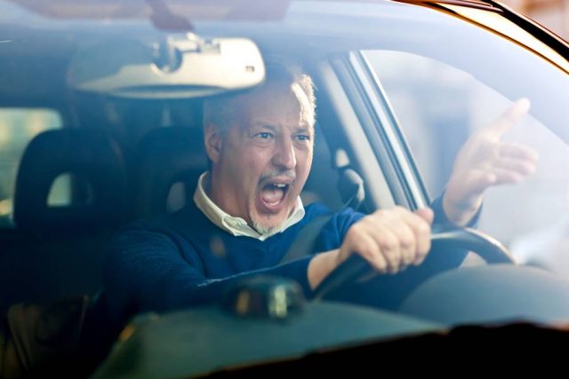 stress autofahren Wer sich schnell hinter dem Steuer stressen lässt, bringt sich und andere in Gefahr.