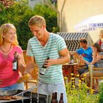 Heute kommen nicht nur die Klassiker Bratwurst und Steak, sondern auch viele andere Köstlichkeiten auf den Grill - von Fisch bis zu Gemüse.