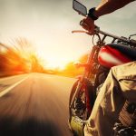 Auf den ersten 100 bis 200 Kilometern ist behutsames Fahren gefragt: Neue Motorradreifen wollen erst gut eingefahren werden.