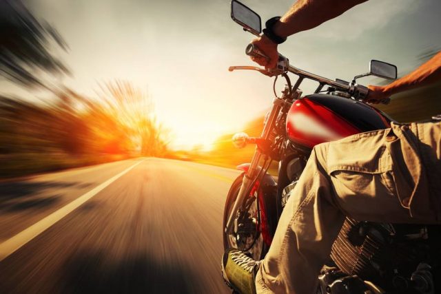 motorrad reifen Auf den ersten 100 bis 200 Kilometern ist behutsames Fahren gefragt: Neue Motorradreifen wollen erst gut eingefahren werden.