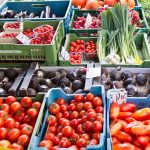 Pflanzliche Lebensmittel enthalten viele gesundheitsfördernde Substanzen wie Ballaststoffe, sekundäre Pflanzenstoffe, Vitamine und Mineralstoffe.