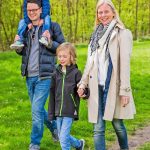 Zecken können bis zu 50 verschiedene Krankheitserreger übertragen, darunter Borreliose-Bakterien oder auch FSME-Viren. Vorsorge ist daher das A und O.