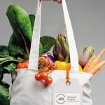 Bewusst einkaufen: Wer sich vegetarisch oder konsequent vegan ernähren möchte, kann sich mit neuen Prüfzeichen einen besseren Überblick verschaffen.