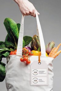 Bewusst einkaufen: Wer sich vegetarisch oder konsequent vegan ernähren möchte, kann sich mit neuen Prüfzeichen einen besseren Überblick verschaffen.