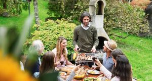 Grillen ist nicht nur etwas für die sommerliche Hauptsaison, gebrutzelt wird heute bis weit in den Herbst hinein.