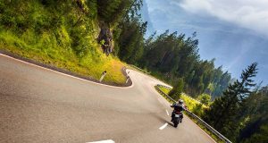 Urlaubsfeeling mit einem Hauch von Abenteuer: Im Motorradsattel erlebt man Landschaften und die Natur ringsherum besonders intensiv. Eine gute Vorbereitung vor jeder größeren Tour gehört aber dazu.