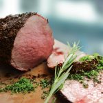 Highlight vom Grill: Rinderfilet in Espresso-Kruste. Beim Einkauf auf kontrollierte Qualität achten.