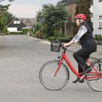 Speziell bei der älteren Generation liegen E-Bikes und Pedelecs im Trend, durch die Elektromotorunterstützung können Strecken mühelos zurückgelegt werden.