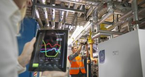 Unternehmen investieren verstärkt in den Klimaschutz und auch Verbraucher können von Energiesparpotenzialen profitieren.