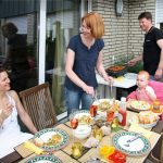 Eine eindeutige gesetzliche Regelung, wie oft man den Grill anwerfen darf, gibt es in Deutschland nicht. Grundsätzlich sollte Rücksichtnahme auf Nachbarn das Gebot der Stunde sein.
