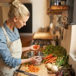 Hände weg von verarbeiteten Lebensmitteln, in die Küche kommen nur frische, natürliche Zutaten: So lautet die wohl wichtigste Grundregel für den Ernährungstrend "Clean Eating".