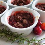 Mirabellen-Rosmarin-Crumble