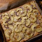Apfel-Zwiebel-Flammkuchen von Toertchenfieber
