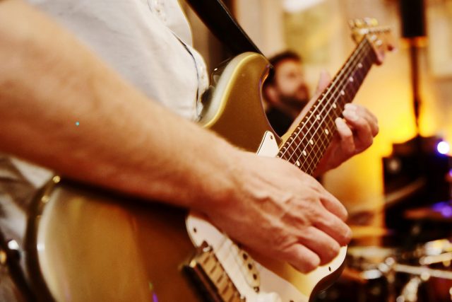 band-spielt