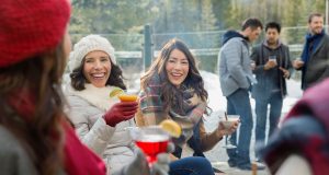 Mit wärmenden und geistvollen Getränken kann die Party auch bei frostigen Temperaturen starten.