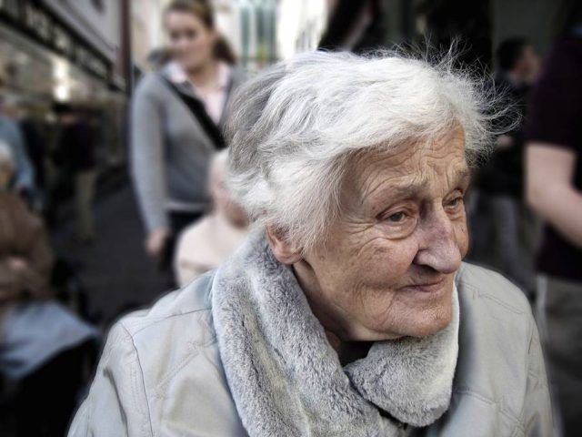 Es gibt immer mehr alte Menschen in Deutschland, für die eine qualifizierte und menschenwürdige Versorgung gesichert werden muss.
