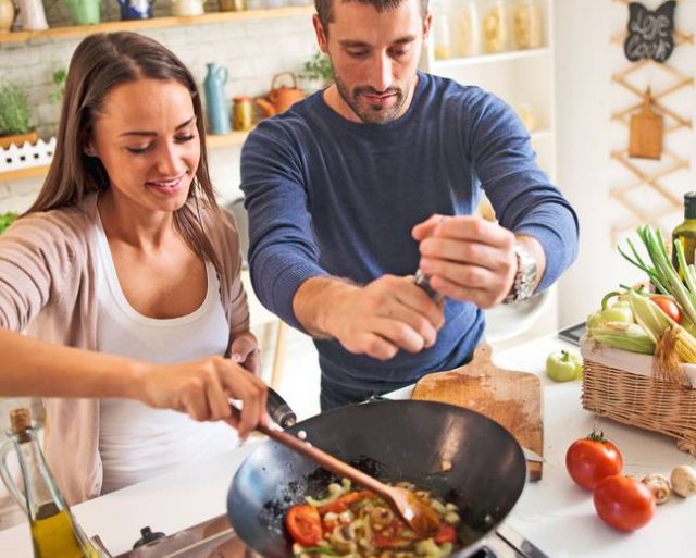 low carb kochen Weniger Kohlenhydrate, mehr Energie: Immer mehr Verbraucher schwören darauf, auf Pasta, Kartoffeln und Co. weitestgehend zu verzichten.