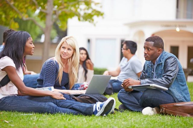 auslandssemester Im Ausland zu studieren ist gut für die Karriere.