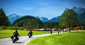 Reifenpannen sind eine ärgerliche Unterbrechung gemeinsamer Motorradtouren.