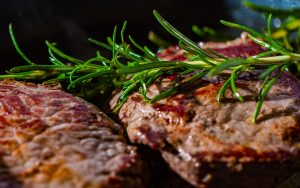 leckere Steaks vom Lavastein-Grill