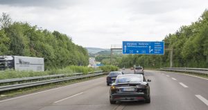 Hochautomatisierte Autos befinden sich bereits in der Erprobung - bis zur Serienreife werden allerdings noch einige Jahre vergehen.