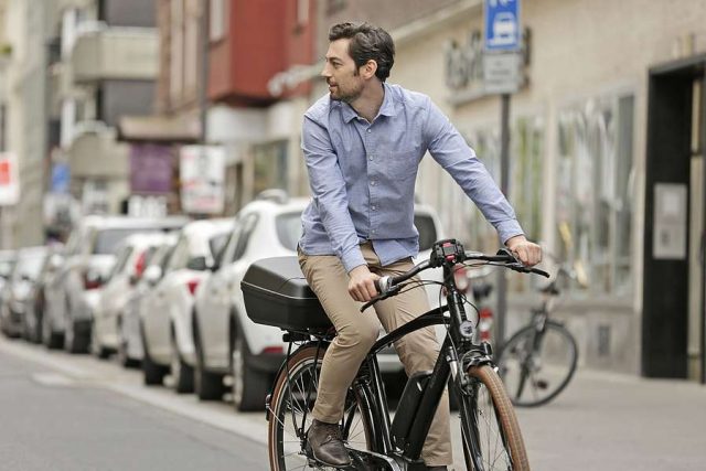 fahrrad arbeit Rund 2,8 Millionen Deutsche fahren laut dem Allgemeinen Deutschen Fahrradclub (ADFC) mit dem Rad zur Arbeit.