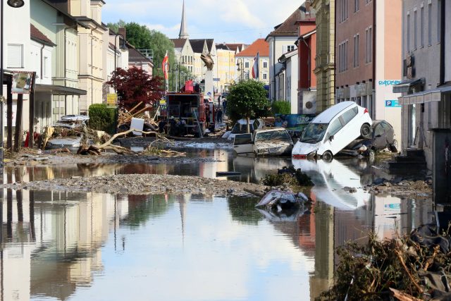 gewitterschaeden Extremwetterlagen wie Starkregenereignisse häufen sich in Deutschland - vereinzelt mit gravierenden Folgen wie am 1. Juni 2016 in Simbach am Inn.