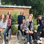 Spaß machen erlaubt: Schülerinnen der Klasse 9d der Realschule Ebern bei "Pflege on tour"