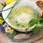 Mit den Landfrauen durch's Jahr: Kräutersuppe für Mariä Himmelfahrt