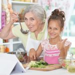 Mit den Landfrauen durch's Jahr: Kräutersuppe für Mariä Himmelfahrt