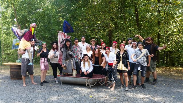 piratencrew-zeltlager Die Piratencrew kurz vor Ankunft der Nachwuchspiraten.