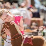PuppenFestival in Neustadt bei Coburg: Schaukelpferde waren schon immer Lieblinge von Kindern.